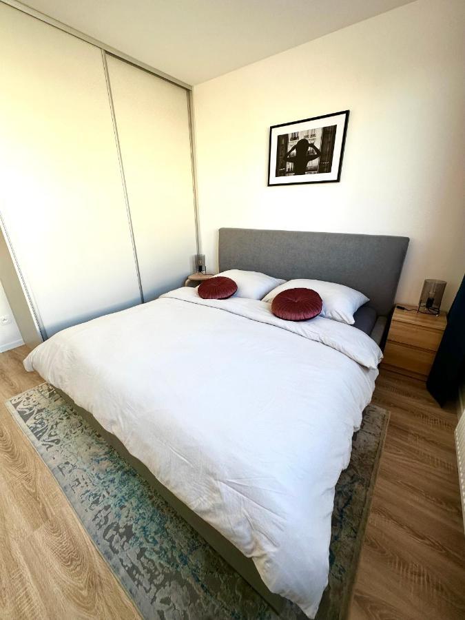S Klimatizaciou A Balkonom Pri Letisku Bts Appartamento *