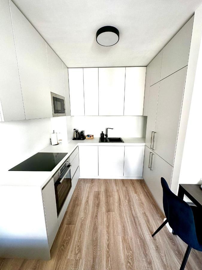 S Klimatizaciou A Balkonom Pri Letisku Bts Appartement