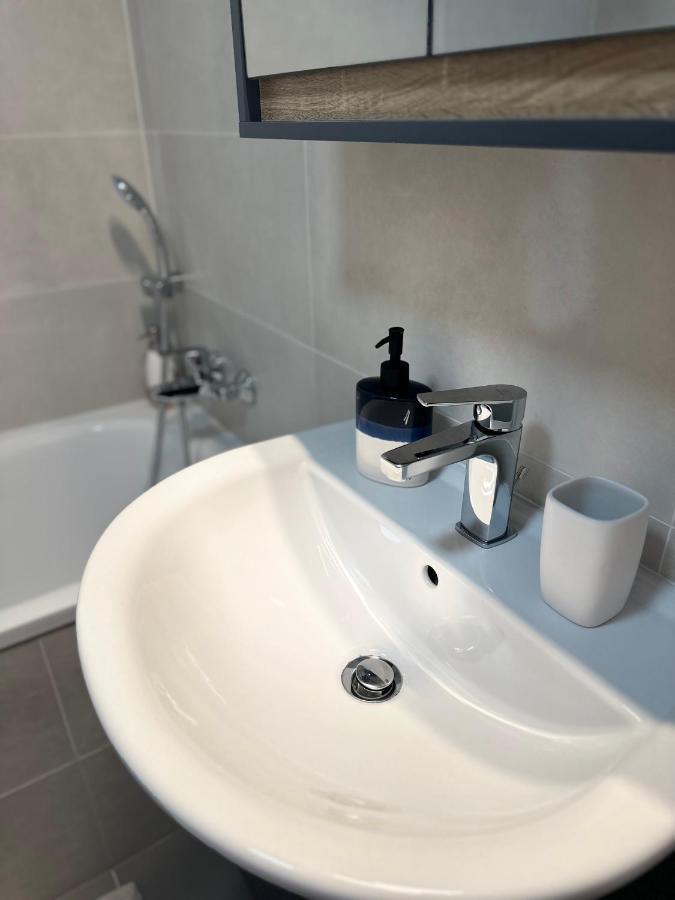 Appartement S Klimatizaciou A Balkonom Pri Letisku Bts Bratislava
