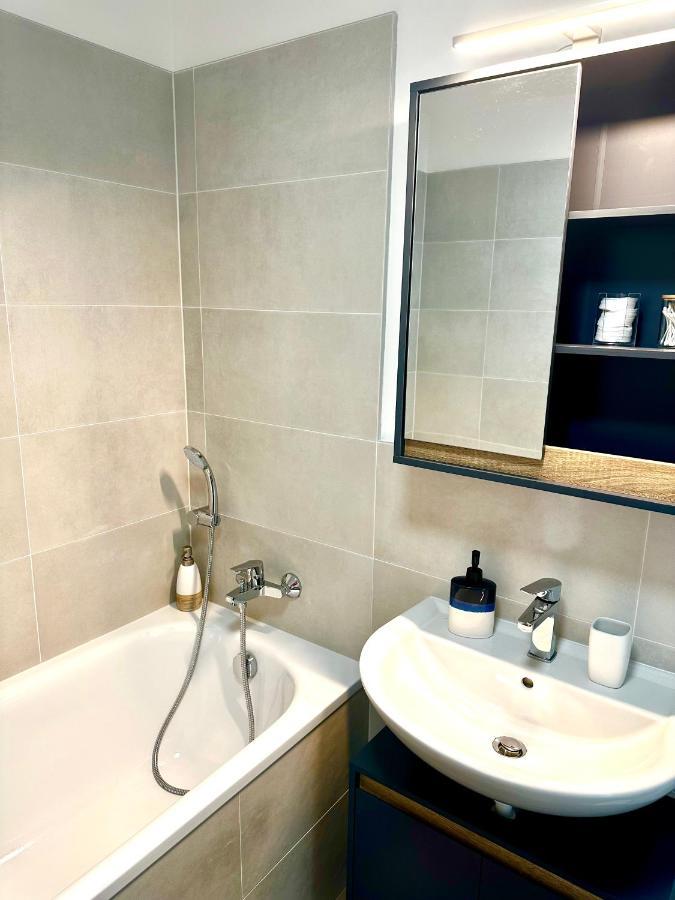 Appartement S Klimatizaciou A Balkonom Pri Letisku Bts *