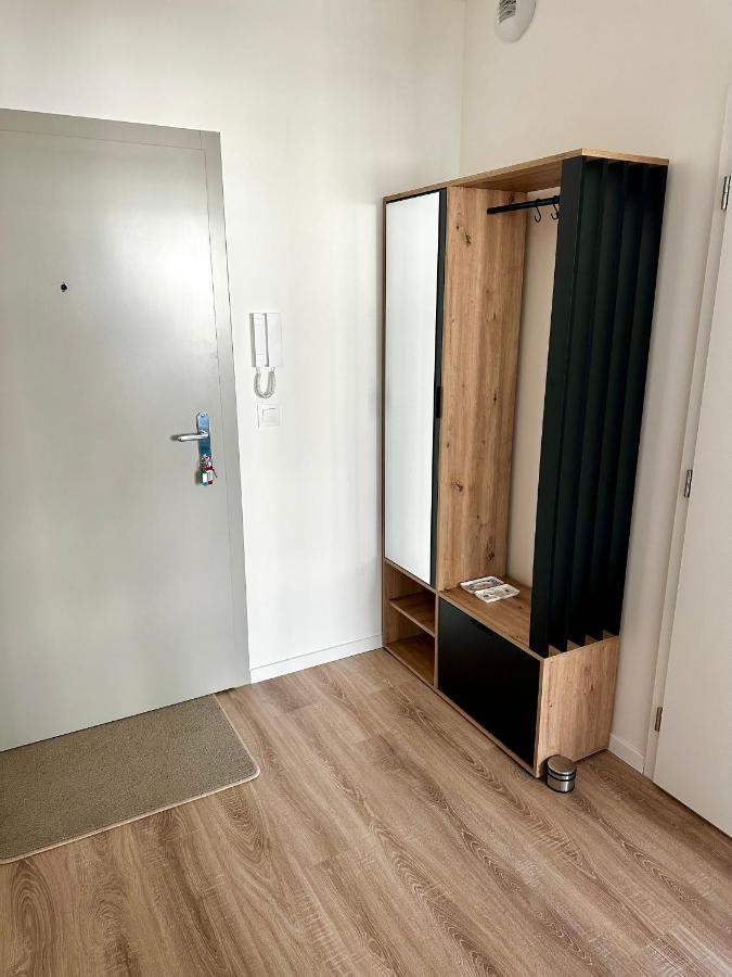 S Klimatizaciou A Balkonom Pri Letisku Bts Appartement